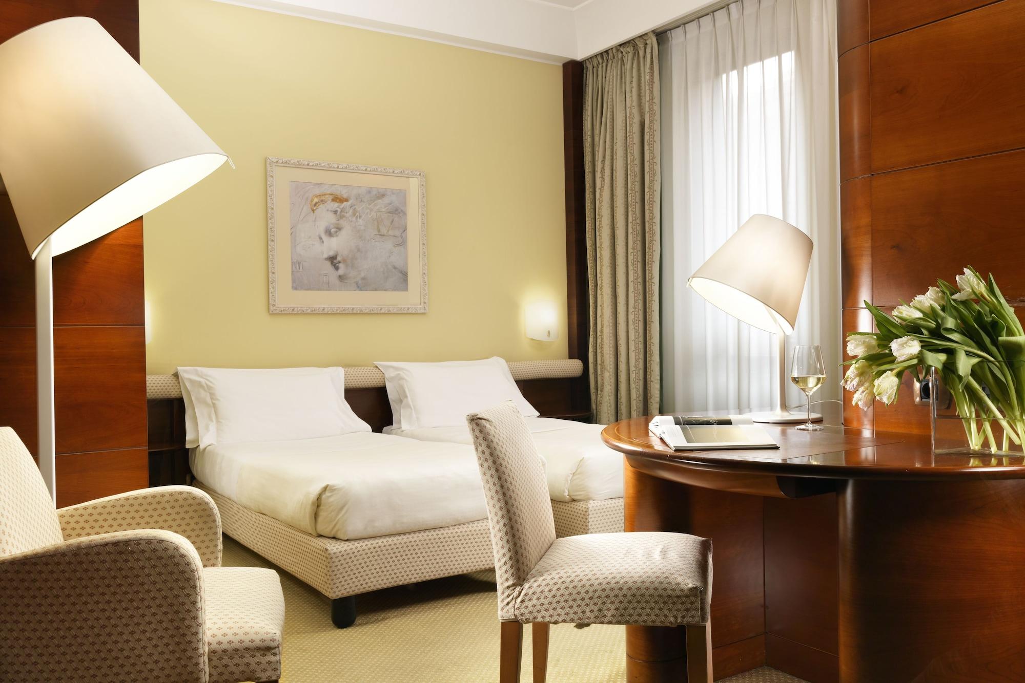 Una Hotels Cusani Milano Bagian luar foto