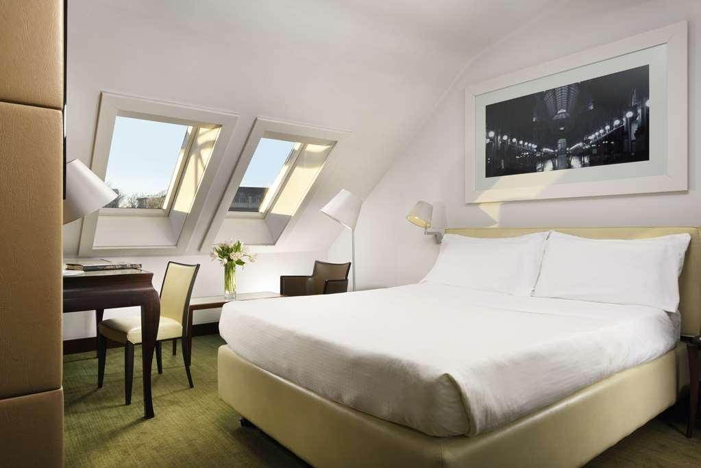 Una Hotels Cusani Milano Ruang foto